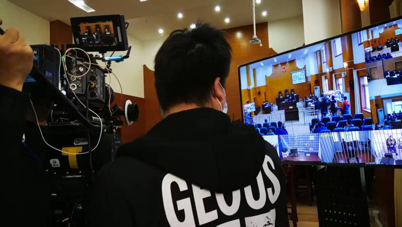 AI生成VS人工创意——随州广告片拍摄公司的技术浪漫主义实践